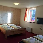 Studia Pod Lysou Apartment